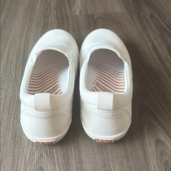 NWOT Taos Dandy Canvas Slip-On Sneakers - Size 8 - Picture 4 of 7